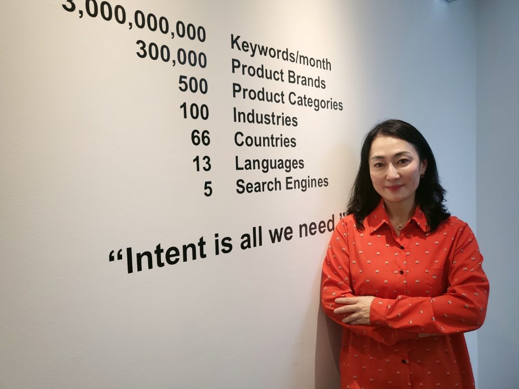 'Intent is all we need(의도는 우리가 원하는 전부다)'라는 글귀는 어센트코리아의 철학은 물론 김윤경 본부장의 커리어를 대변